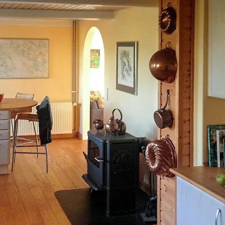Three-bedroom Holiday In 4 *