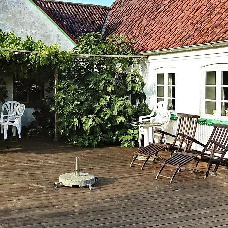Three-bedroom Holiday In 4